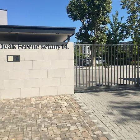 Apartament Admiral Apartman With Pool And Garden